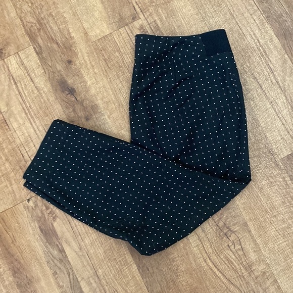 Investments black and white diamond pants. Elastic on side of waistband. 18